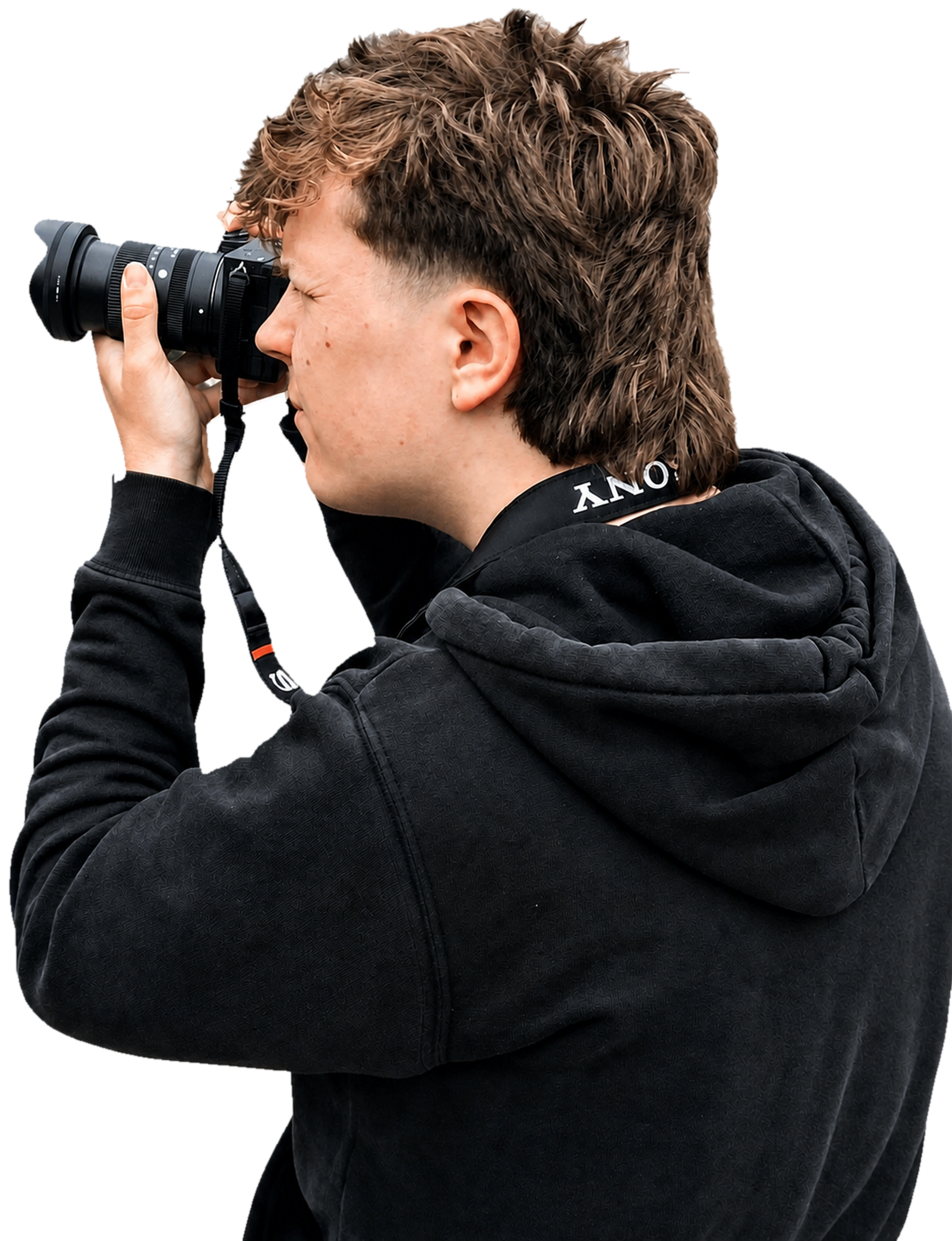 Elias Kubassa mit der Kamera am Auge